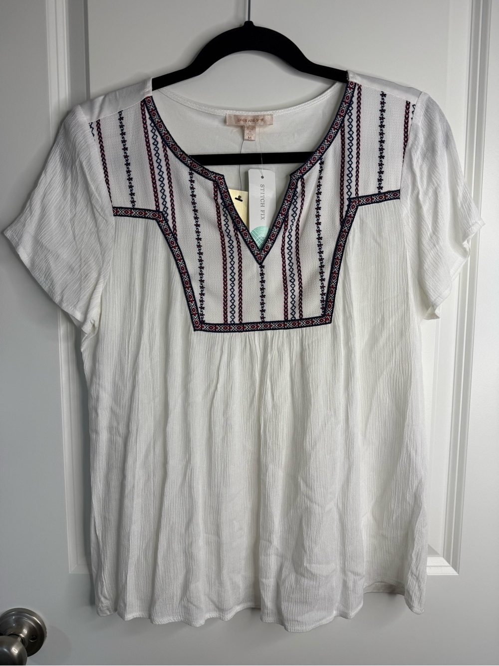 Skies Are Blue Stitch Fix White Embroidered Peasant Top Medium NWT Boho Blouse
